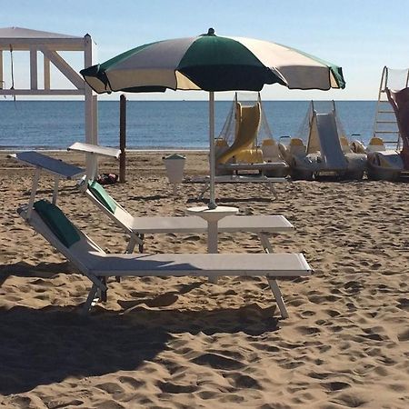 La Casa Al Mare Hotel Rimini Bagian luar foto