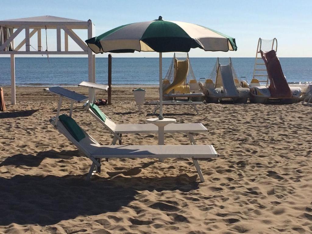 La Casa Al Mare Hotel Rimini Bagian luar foto